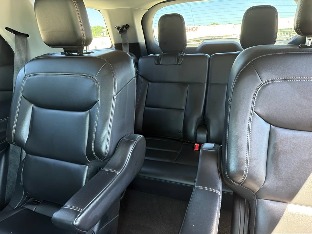 Used 2024 Ford Explorer XLT w/ Equipment Group 202A AWD/4WD image 10