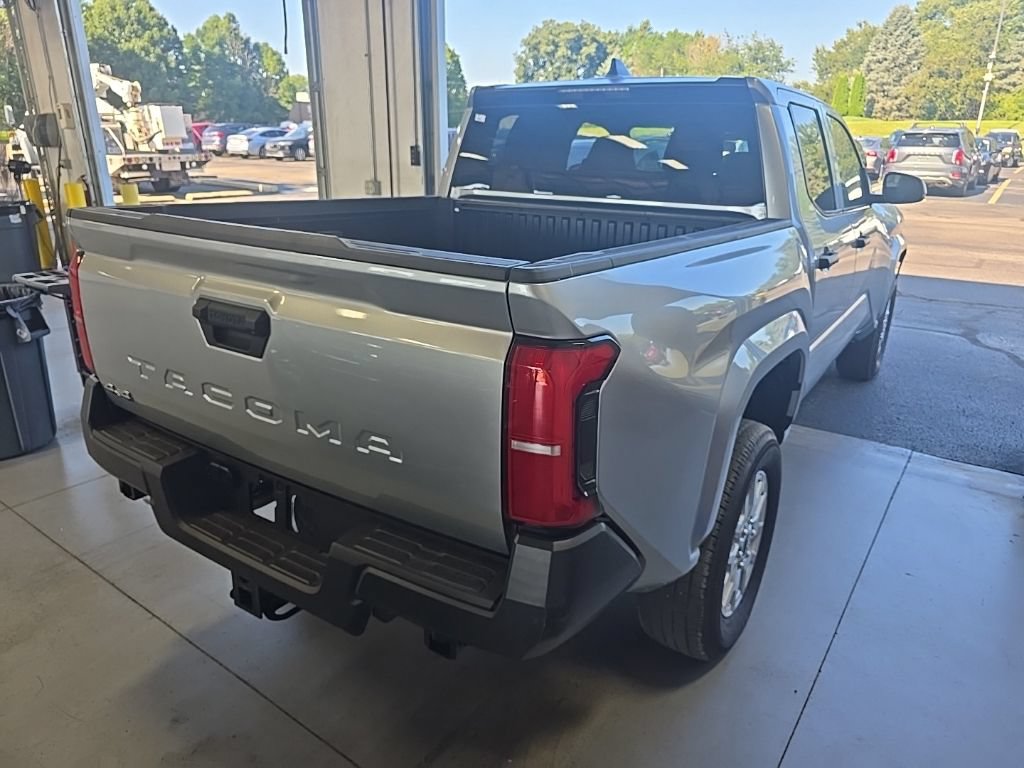 Used 2025 Toyota Tacoma SR AWD/4WD image 4