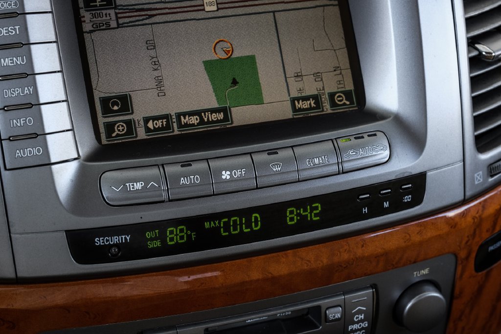 Used 2005 Lexus LX 470 4WD image 29