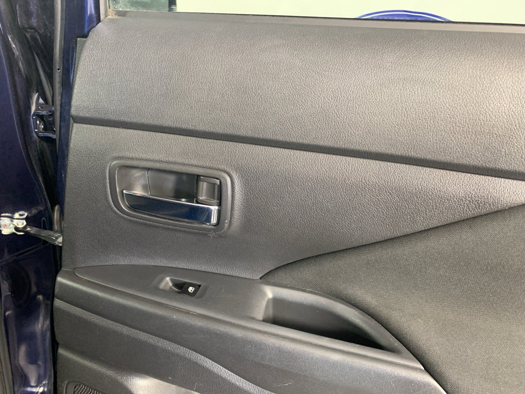 Used 2018 Mitsubishi Outlander ES image 36