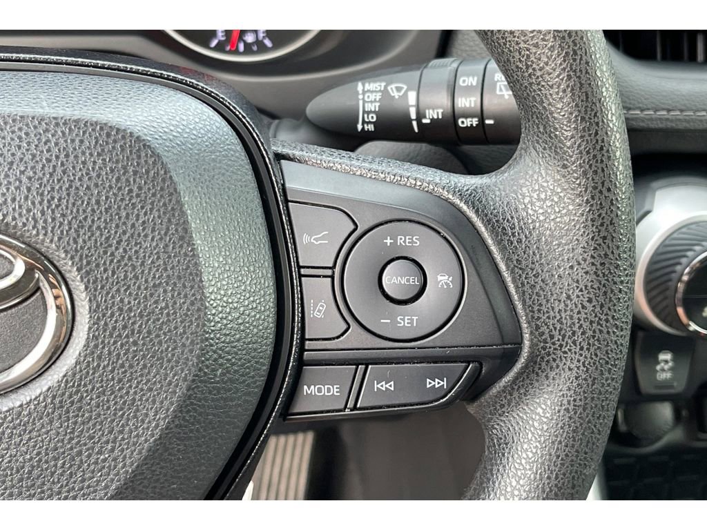 Used 2021 Toyota RAV4 XLE w/ Carpet Mat Package (TMS) image 36