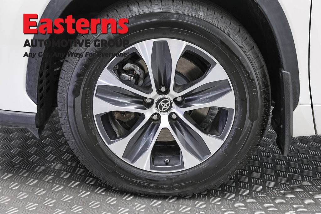 Used 2021 Toyota Highlander XLE AWD/4WD image 33