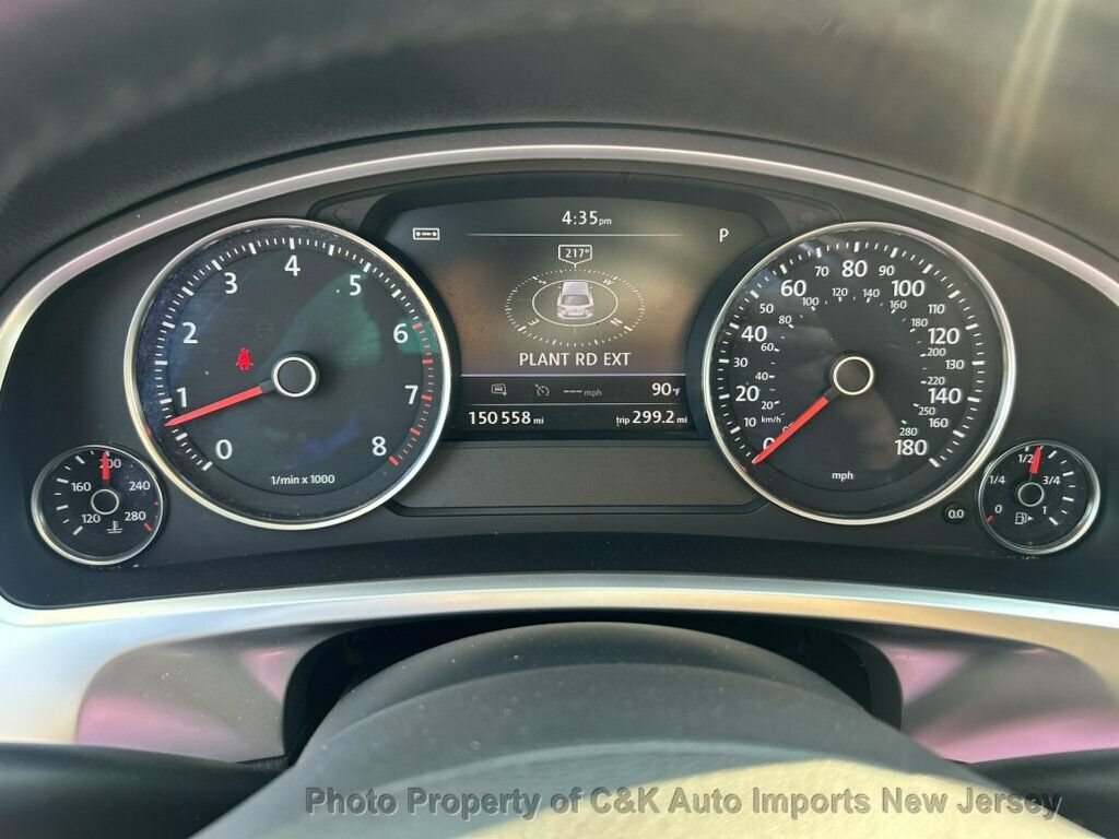 Used 2015 Volkswagen Touareg VR6 AWD/4WD image 36