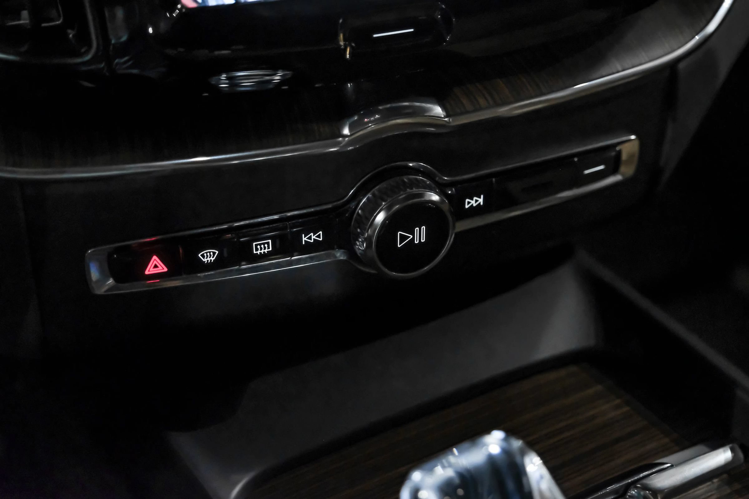 Used 2022 Volvo XC60 B5 Inscription w/ Advanced Package FWD image 25