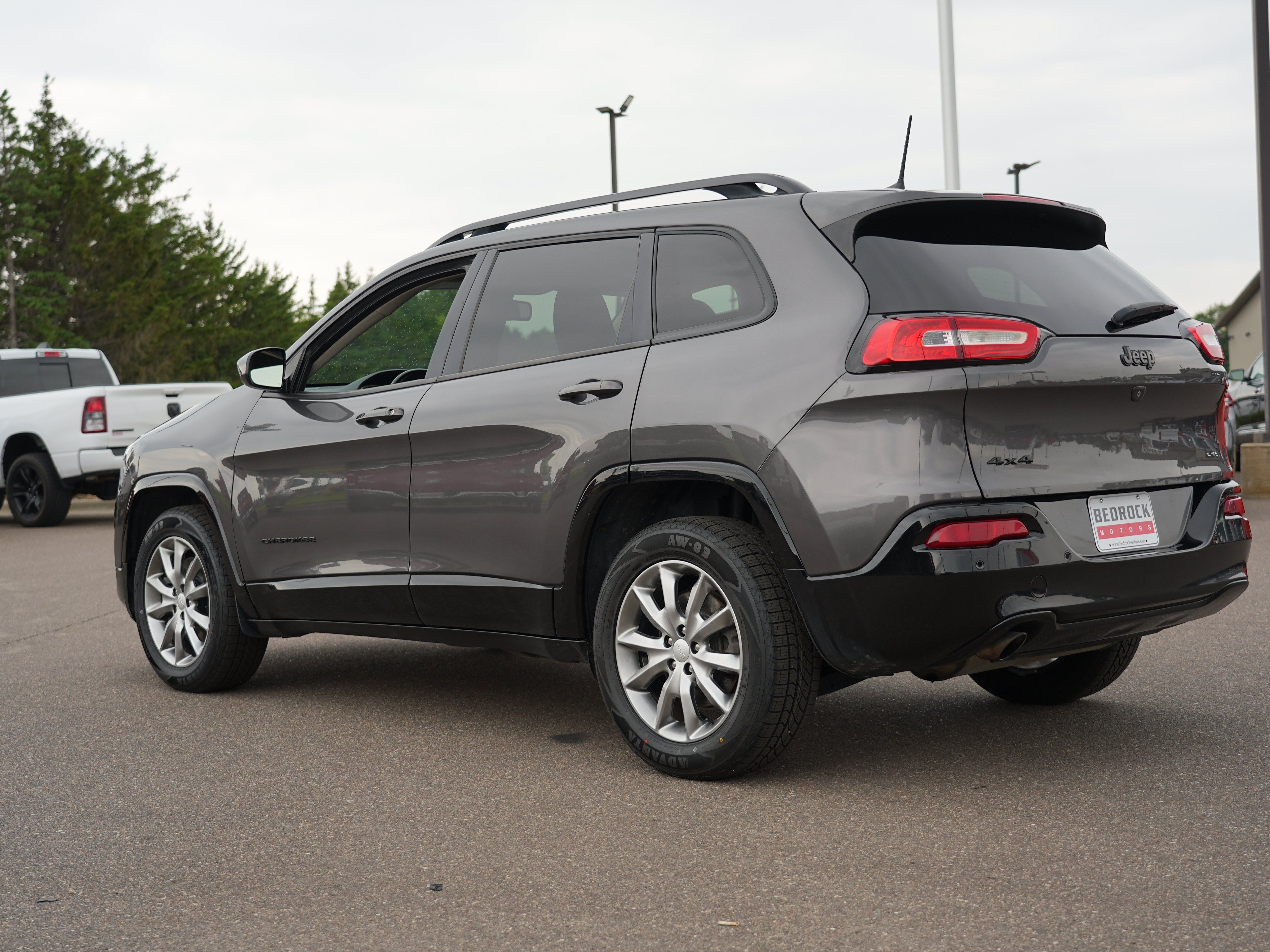 Used 2018 Jeep Cherokee Latitude AWD/4WD image 5