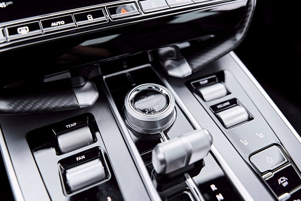 Used 2025 Aston Martin Vanquish RWD image 67