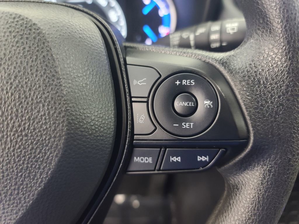 Used 2025 Toyota RAV4 XLE image 32