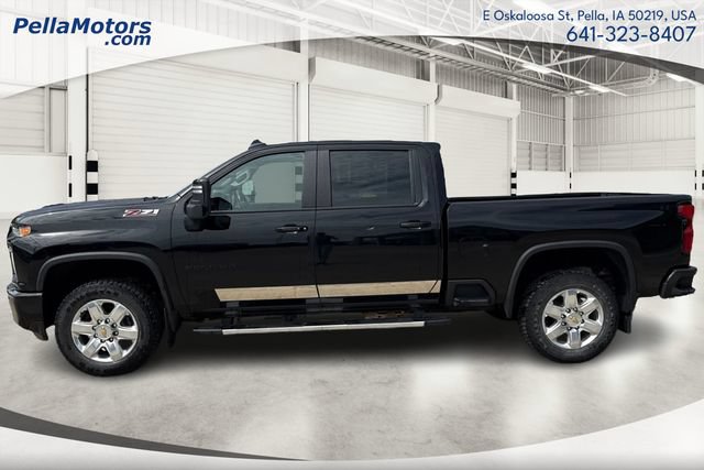 Used 2022 Chevrolet Silverado 2500 LT w/ Midnight Edition AWD/4WD image 6