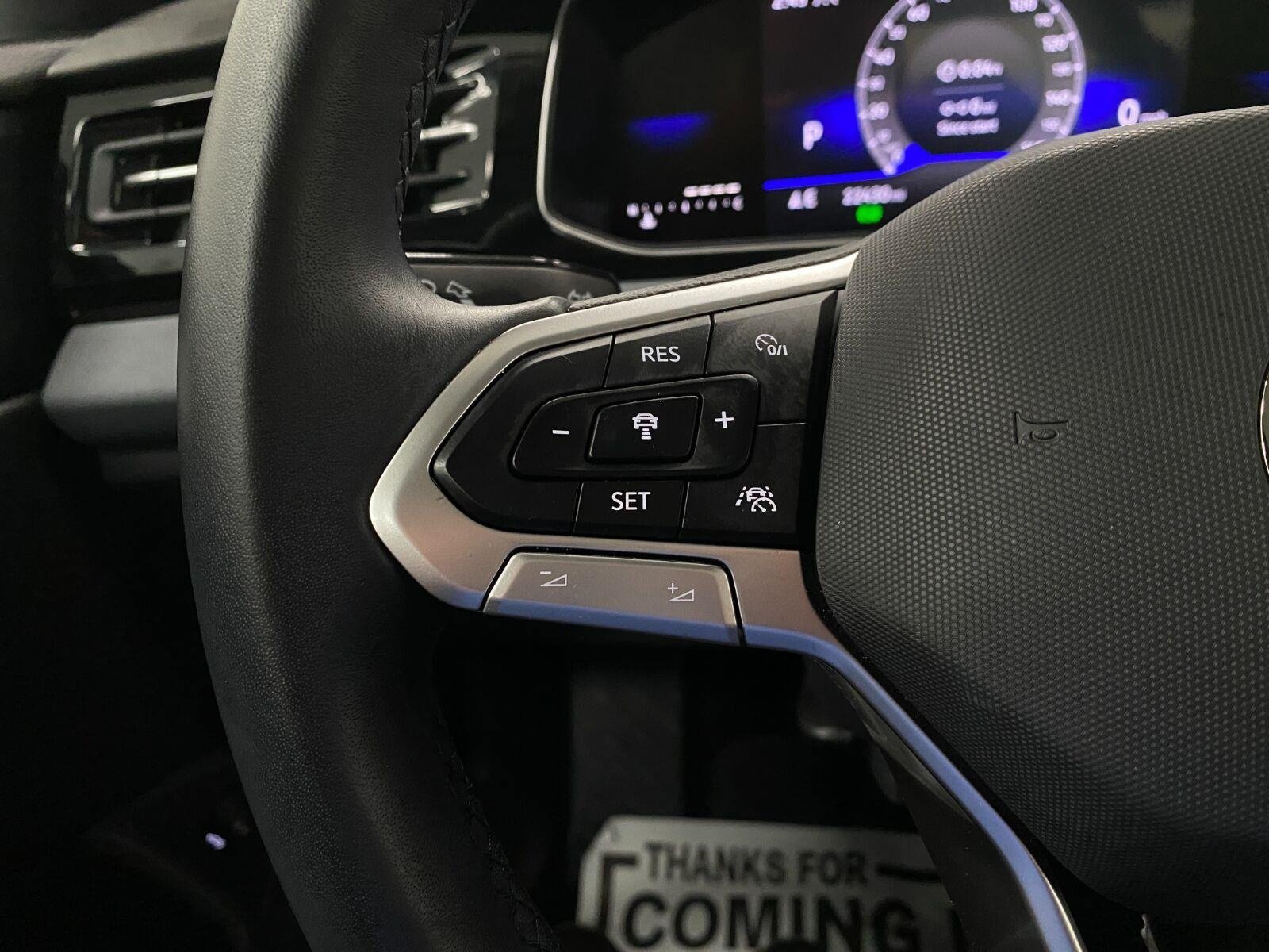 Certified 2025 Volkswagen Jetta SE FWD image 14