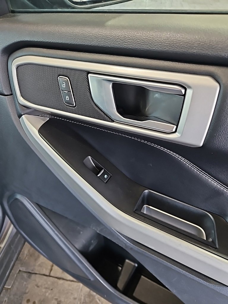 Used 2022 Ford Explorer XLT image 12