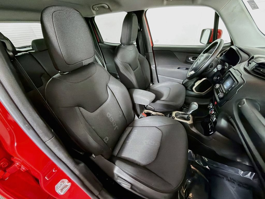 Used 2017 Jeep Renegade Latitude FWD image 25