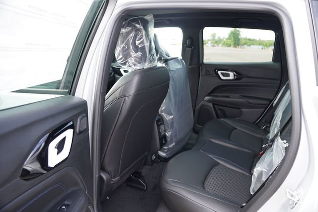 New 2025 Jeep Compass Latitude w/ Sun & Sound Group image 11