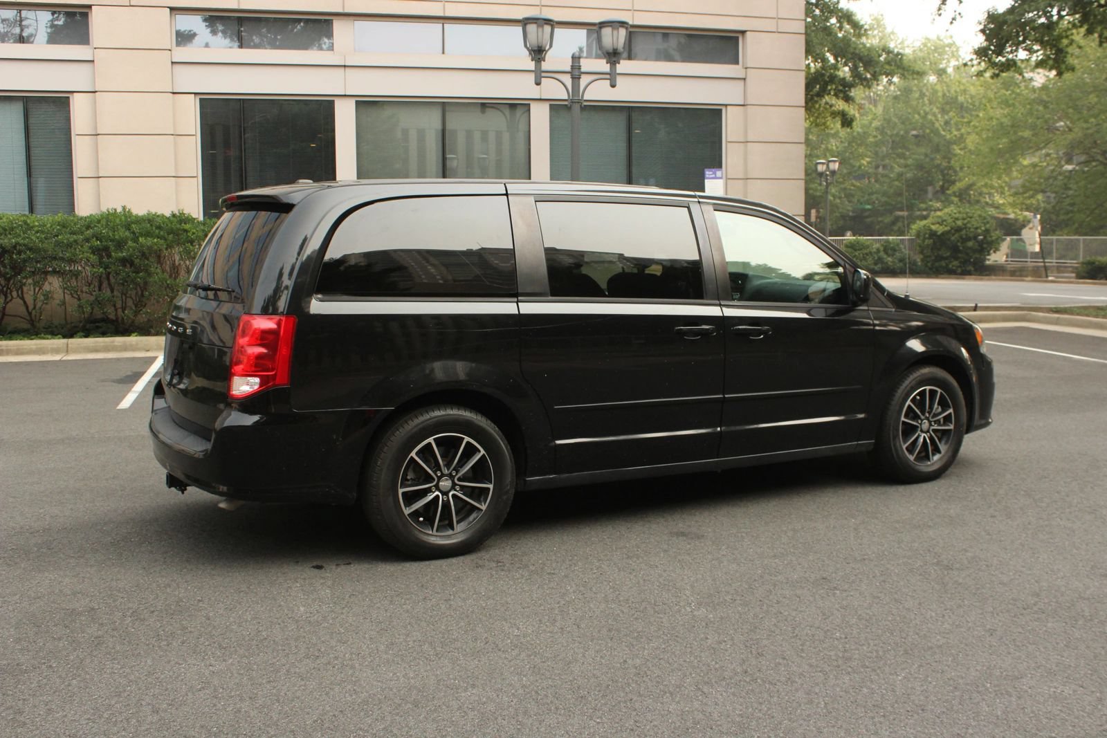 Used 2015 Dodge Grand Caravan SXT w/ Blacktop Package FWD image 7
