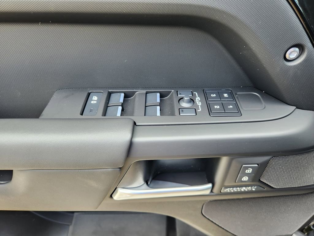 New 2026 Land Rover Defender 110 X-Dynamic SE AWD/4WD image 18