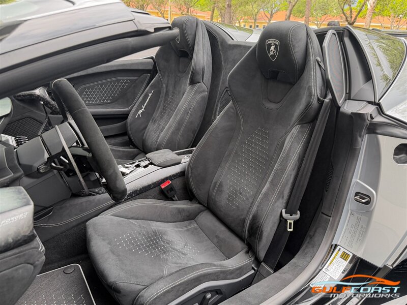 Used 2019 Lamborghini Huracan Performante AWD/4WD image 22
