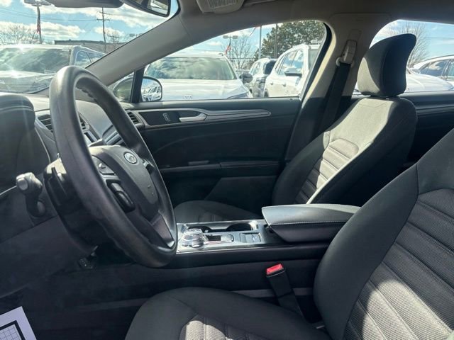Used 2018 Ford Fusion SE image 12