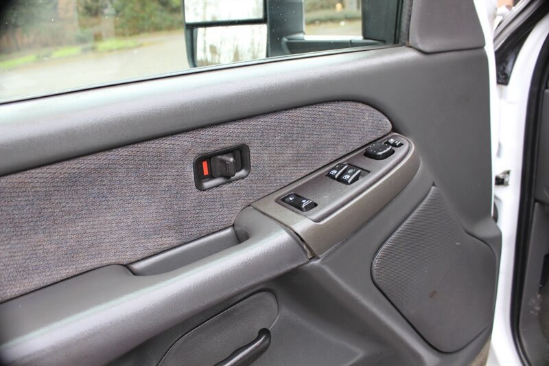 Used 2003 GMC Sierra 2500 SLE w/ Skid Plate Package AWD/4WD image 10