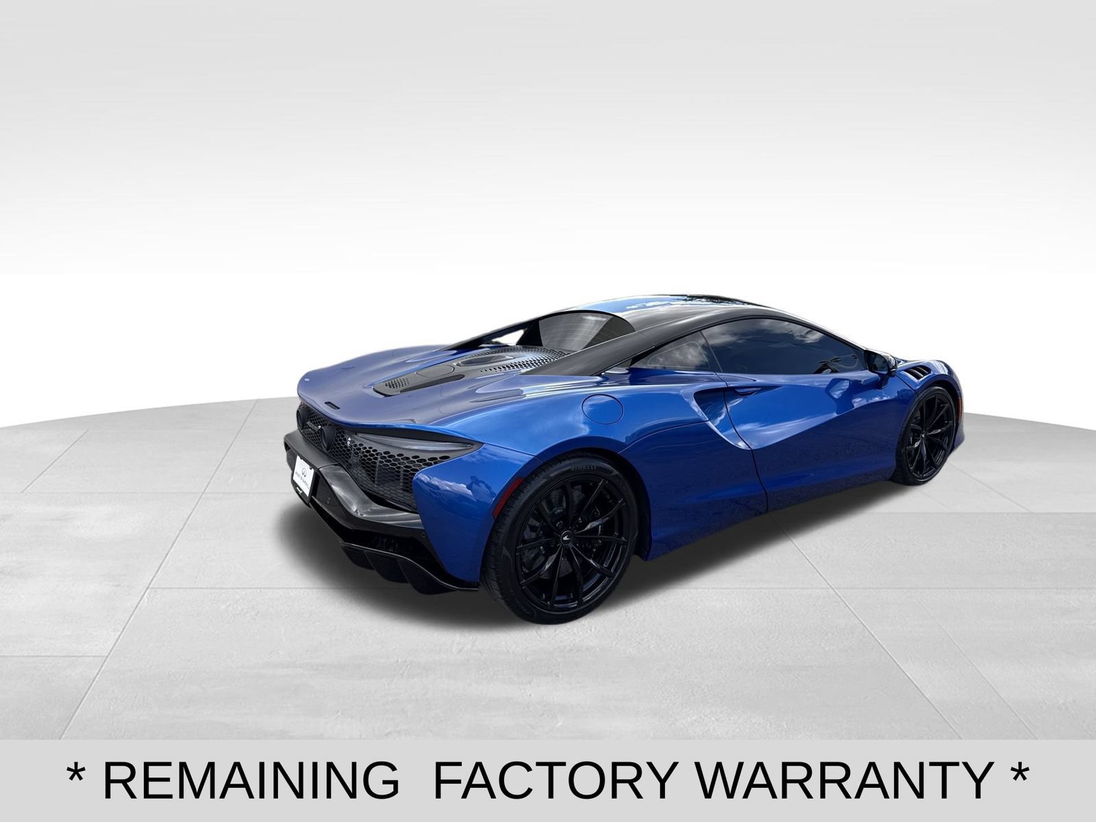Used 2023 McLaren Artura RWD image 5