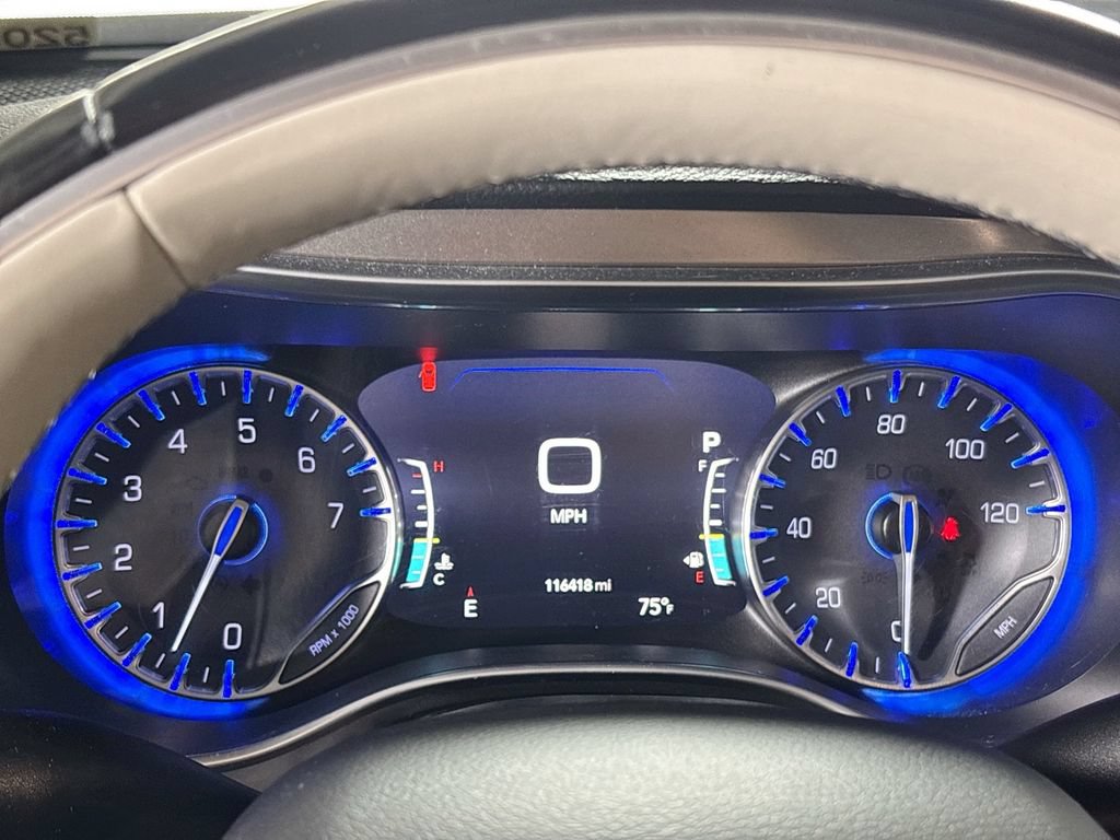 Used 2018 Chrysler Pacifica Limited FWD image 14