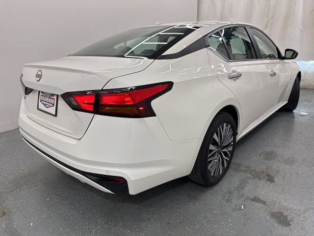 Used 2025 Nissan Altima 2.5 SV FWD image 8