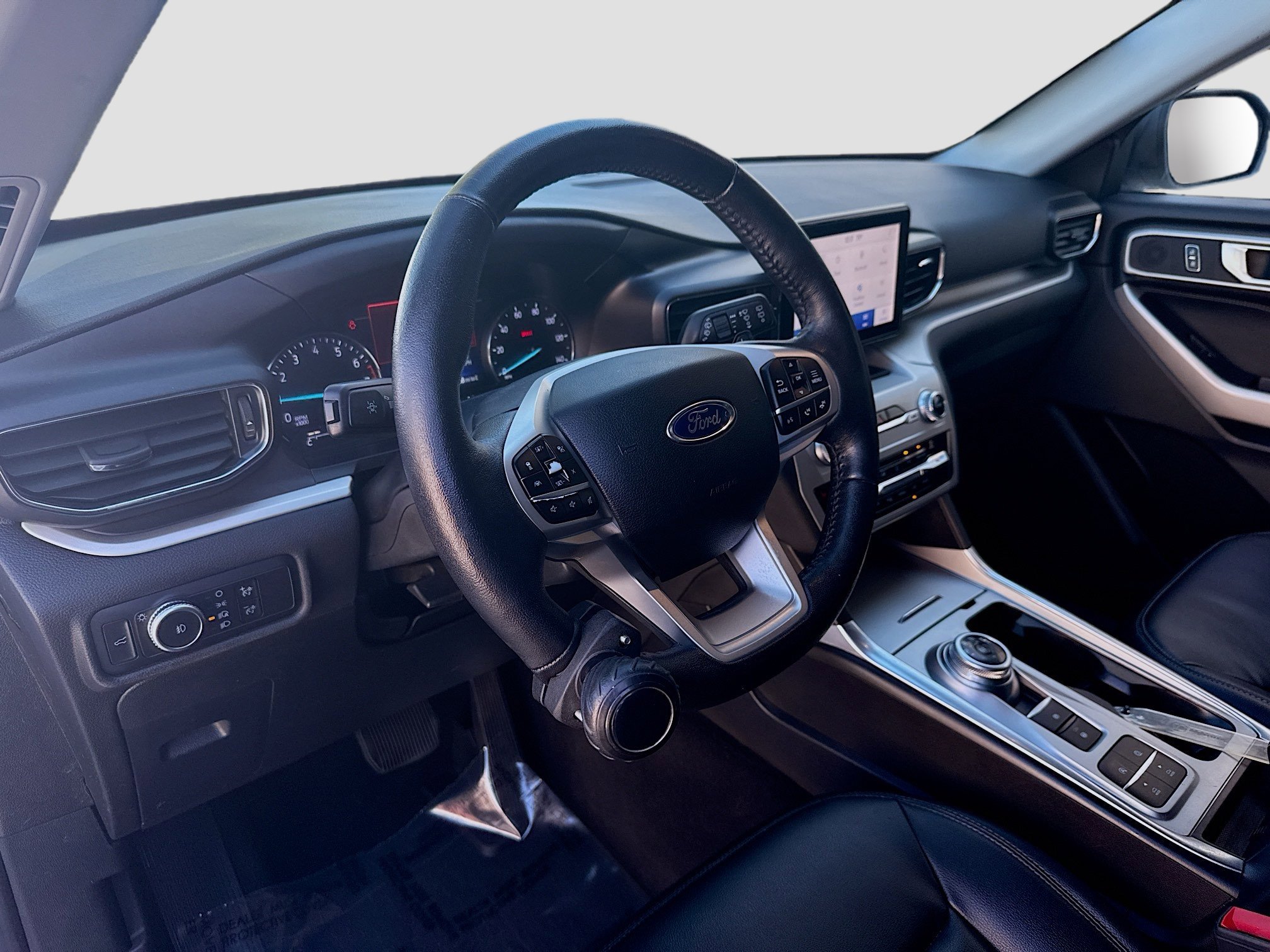 Used 2021 Ford Explorer XLT w/ Equipment Group 202A image 9