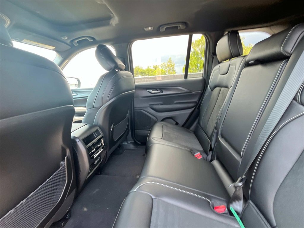 New 2025 Jeep Grand Cherokee Altitude image 13