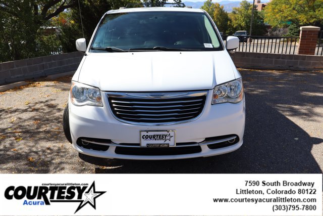 Used 2015 Chrysler Town & Country Touring FWD image 2