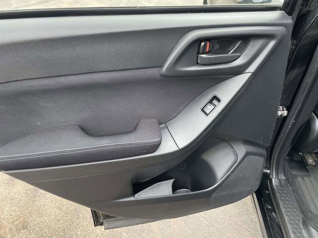 Used 2015 Subaru Forester 2.5i w/ Alloy Wheel Package image 19