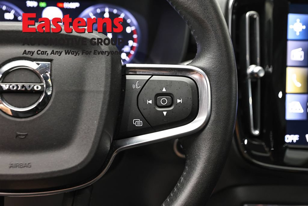 Used 2021 Volvo XC40 T4 Inscription FWD image 16