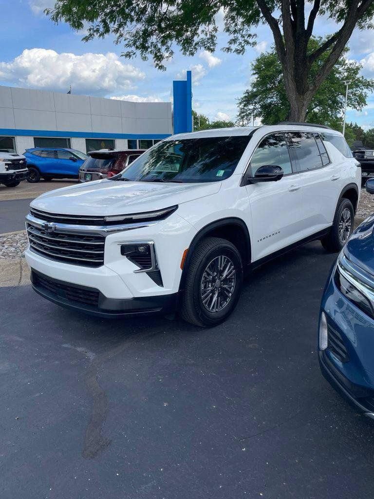 Used 2025 Chevrolet Traverse LT w/ Driver Confidence Package