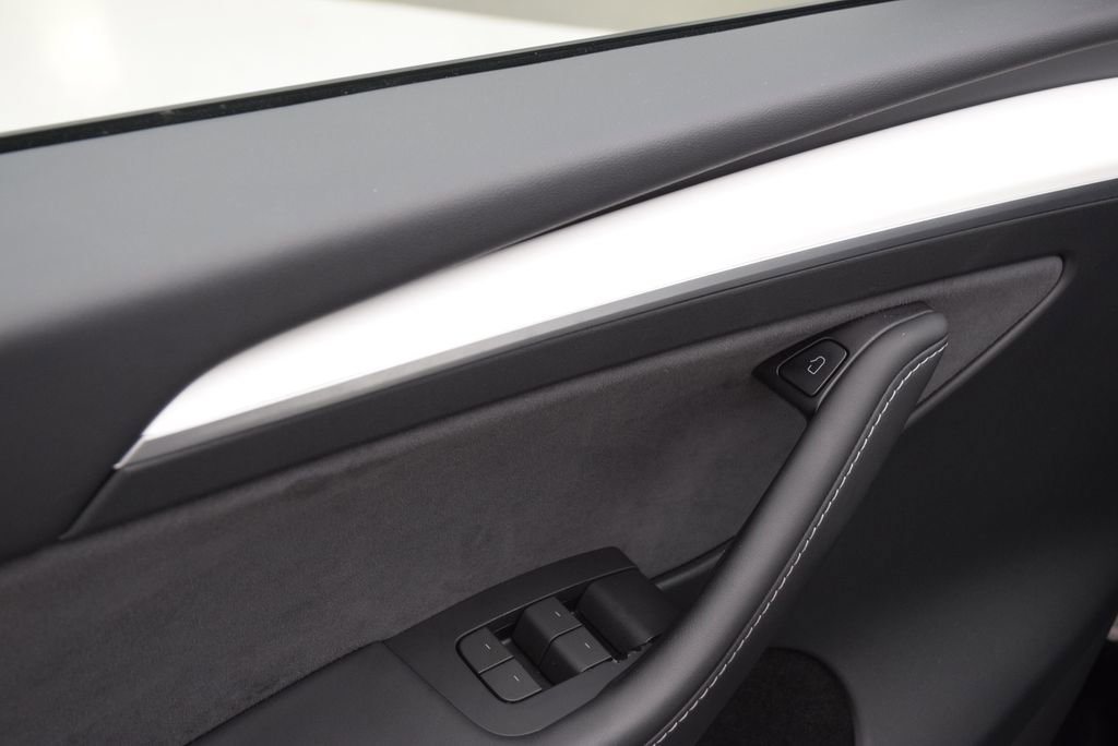 Used 2024 Tesla Model Y Long Range image 23