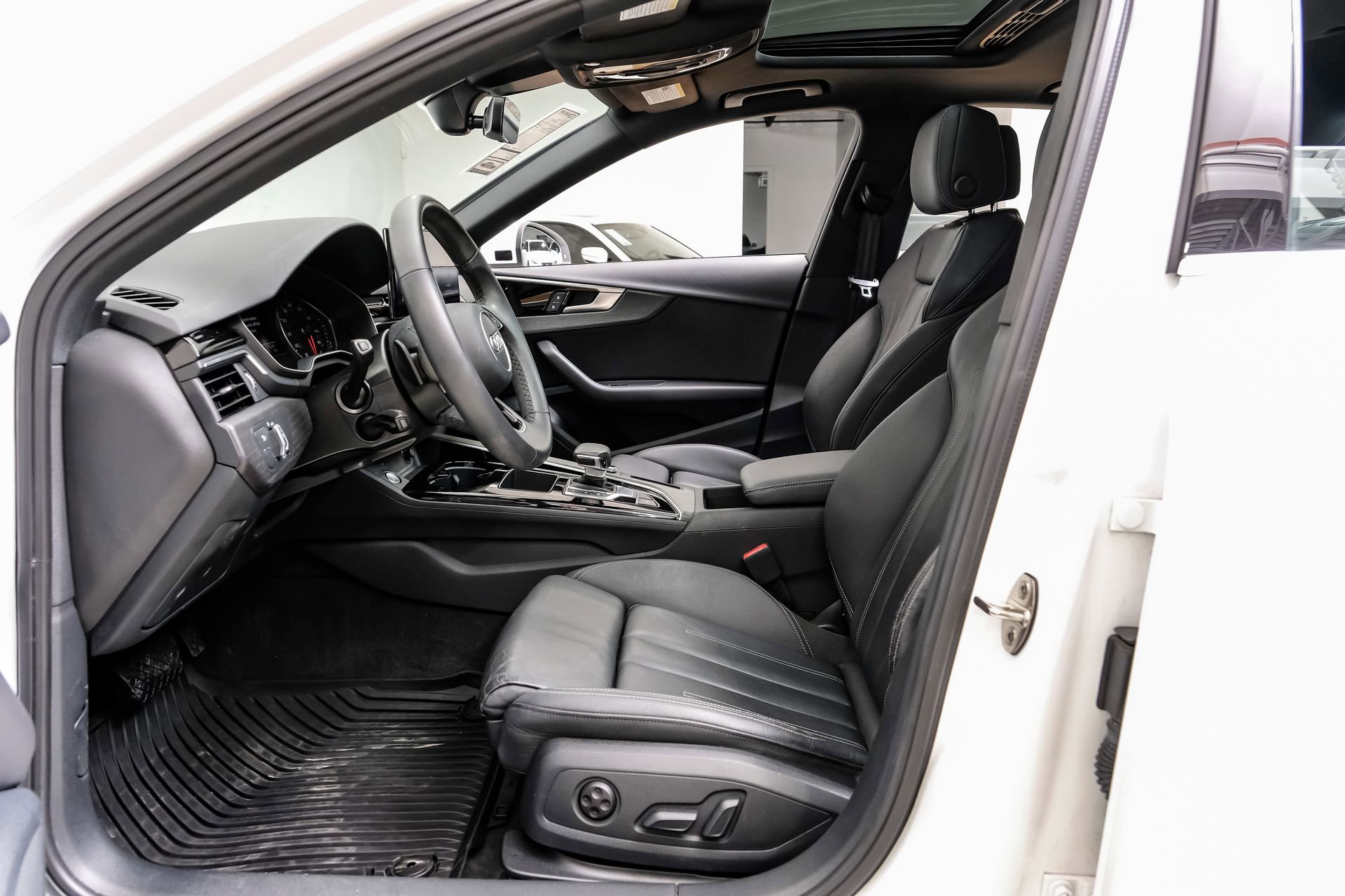 Used 2023 Audi A4 2.0T Premium w/ Convenience Package image 4