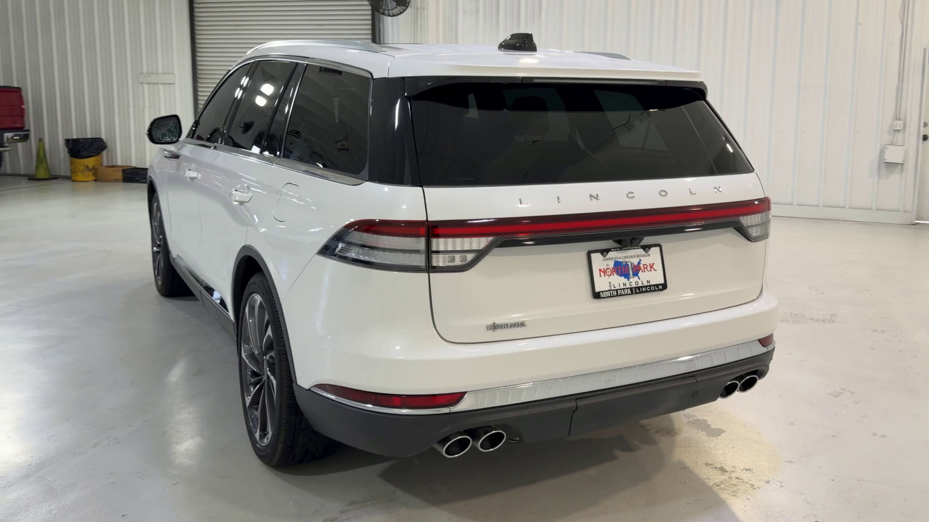 Used 2025 Lincoln Aviator Reserve w/ Illumination Package image 8
