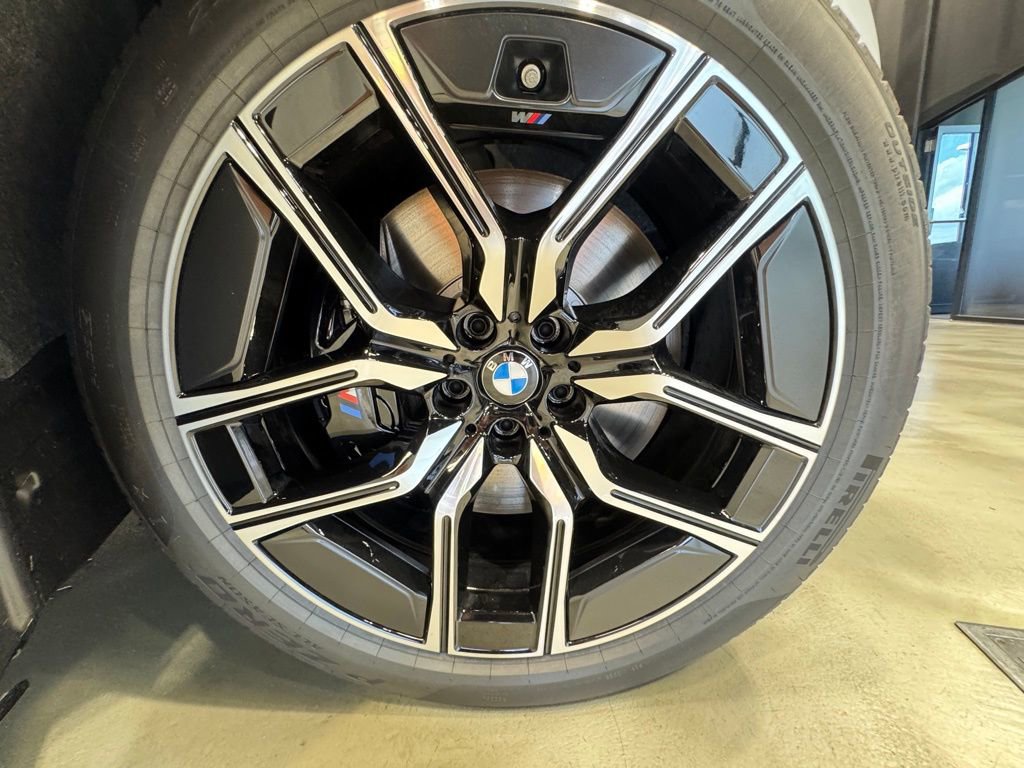 Used 2025 BMW 760i xDrive image 7
