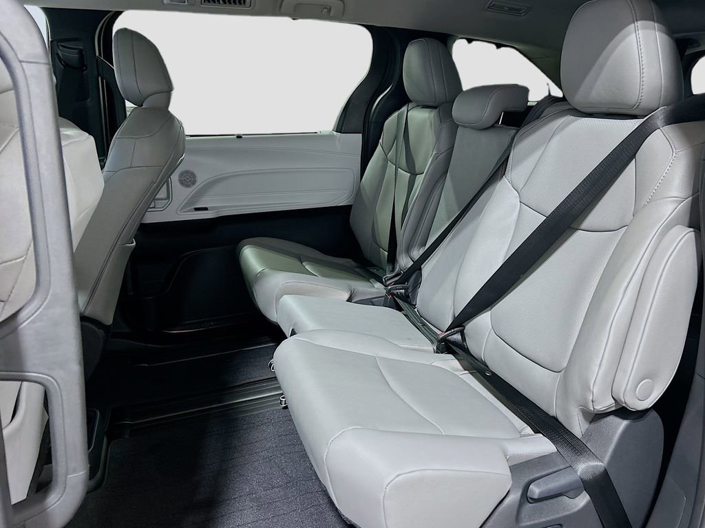 Used 2026 Toyota Sienna XLE image 24
