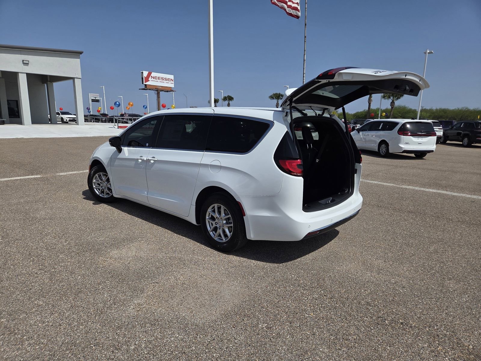 New 2026 Chrysler Pacifica Select FWD image 22