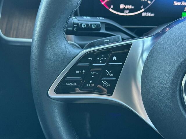 Used 2025 Mercedes-Benz GLC 350e 4MATIC image 30