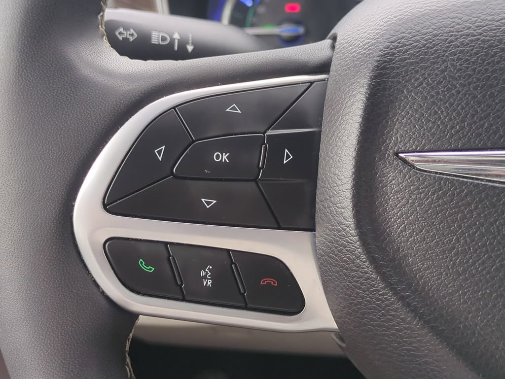 Used 2022 Chrysler Pacifica Limited FWD image 29