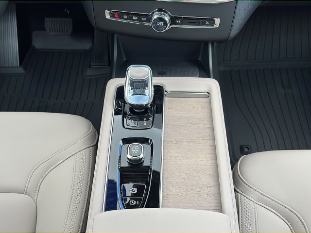 New 2026 Volvo XC90 B6 Plus w/ Protection Package AWD/4WD image 17