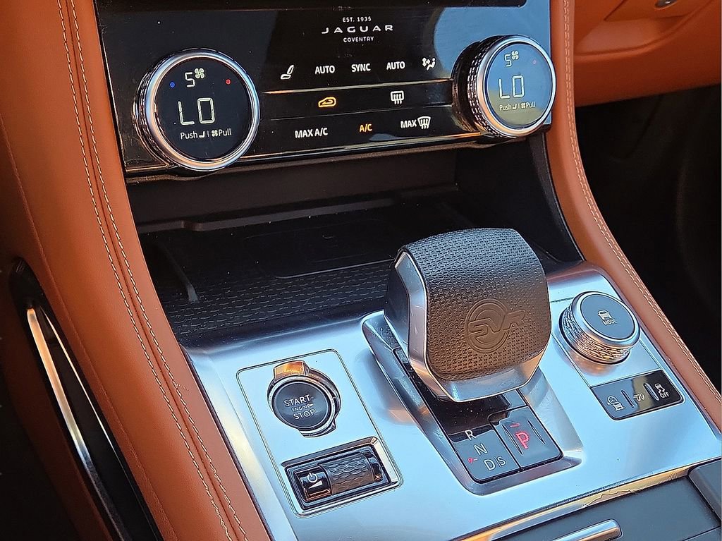 Used 2023 Jaguar F-PACE SVR image 26