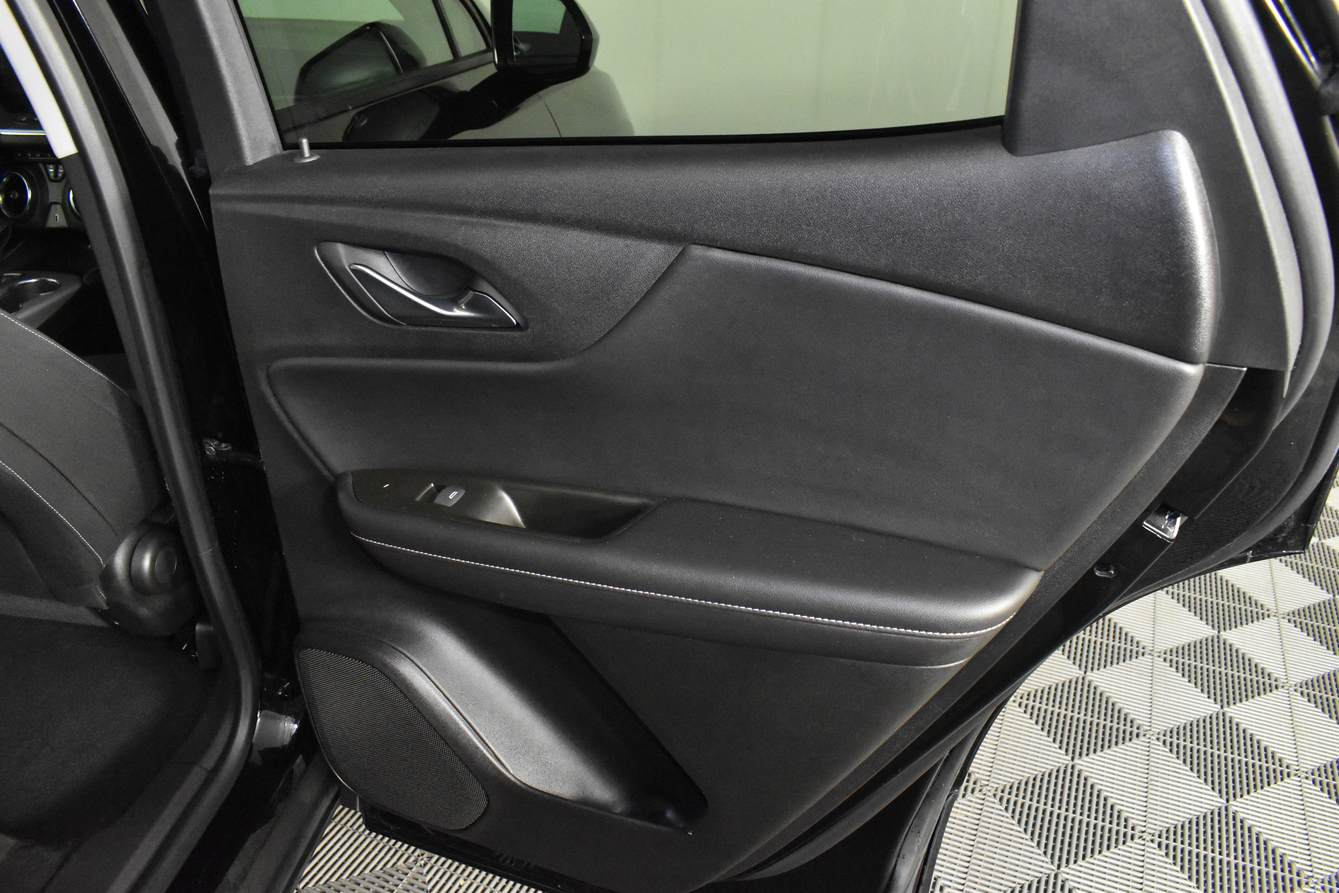 Used 2025 Chevrolet Blazer LT image 45