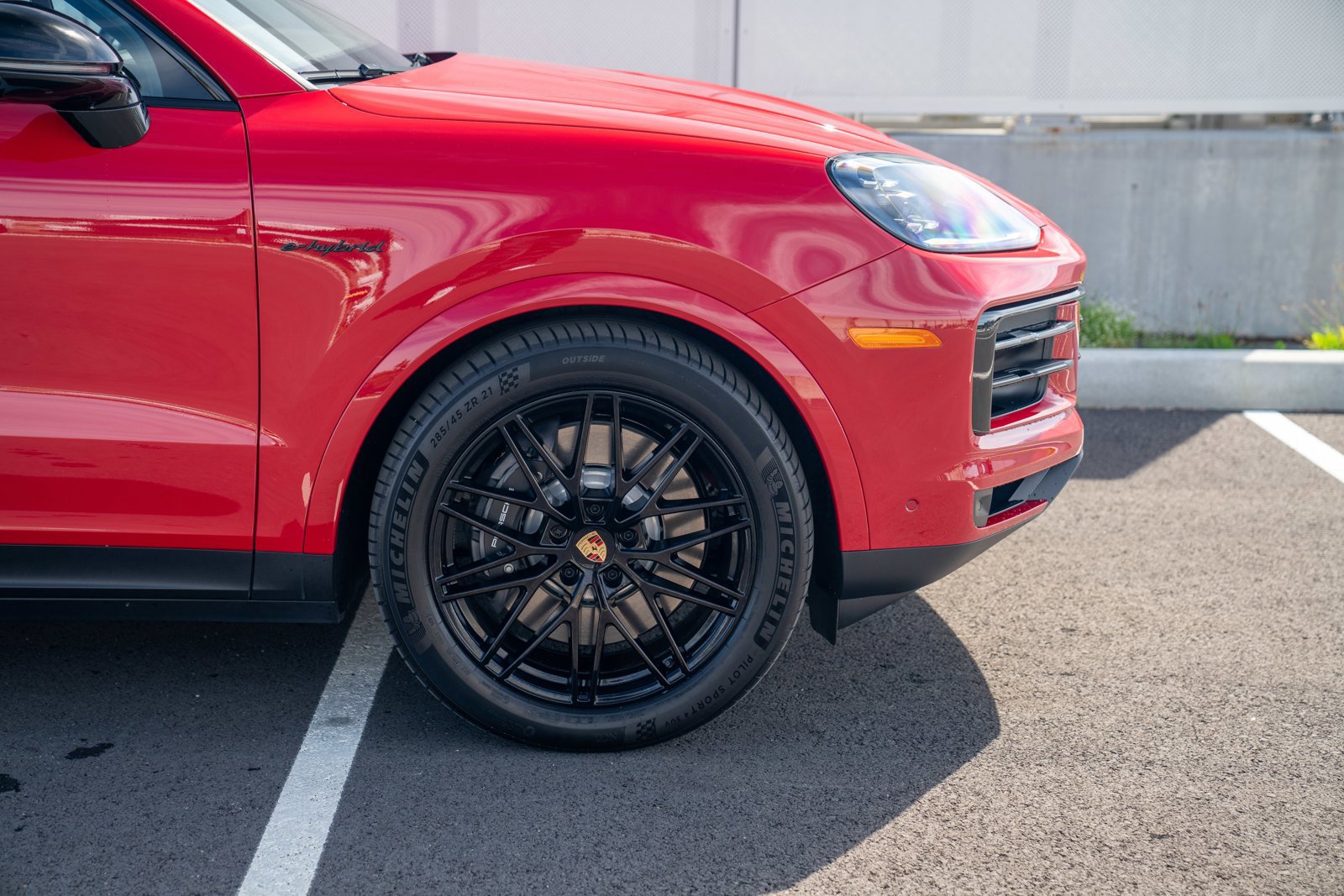 Certified 2025 Porsche Cayenne E-Hybrid image 9
