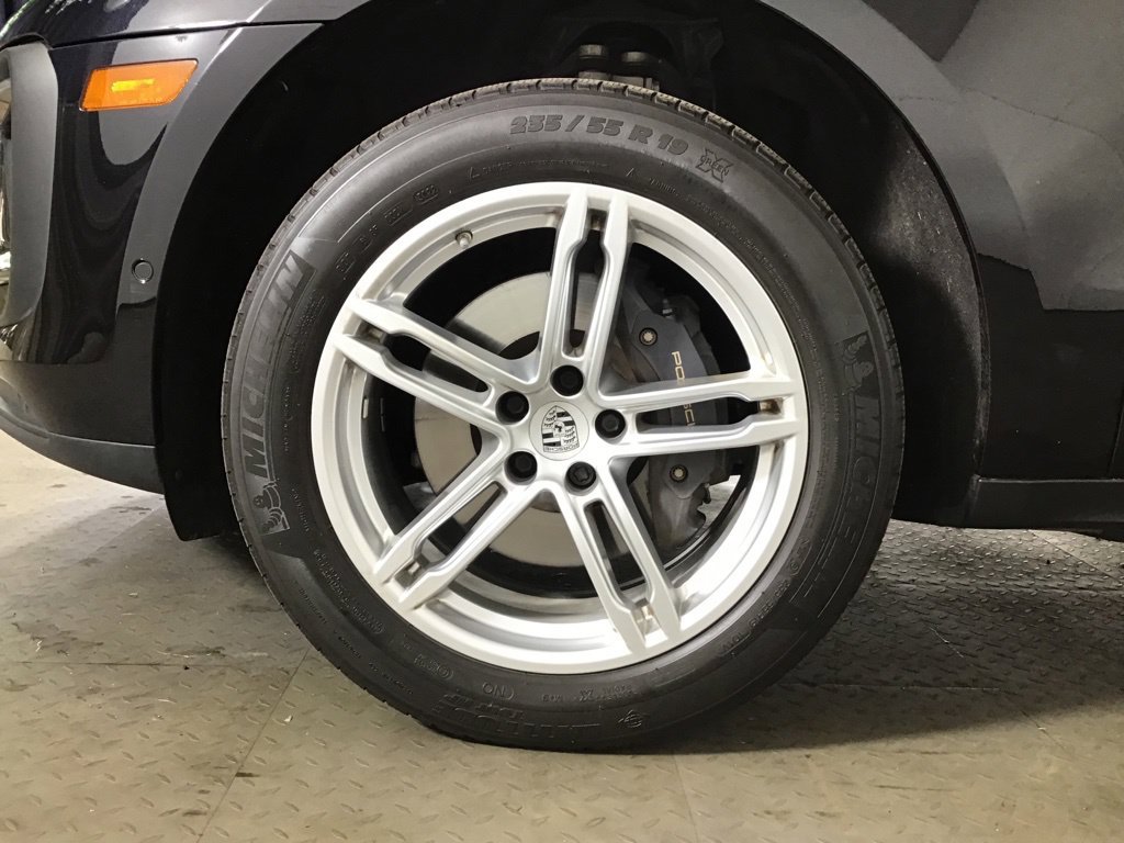 Certified 2023 Porsche Macan Turbo AWD/4WD image 11