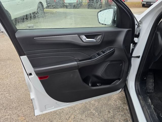 Used 2023 Ford Escape SE image 9