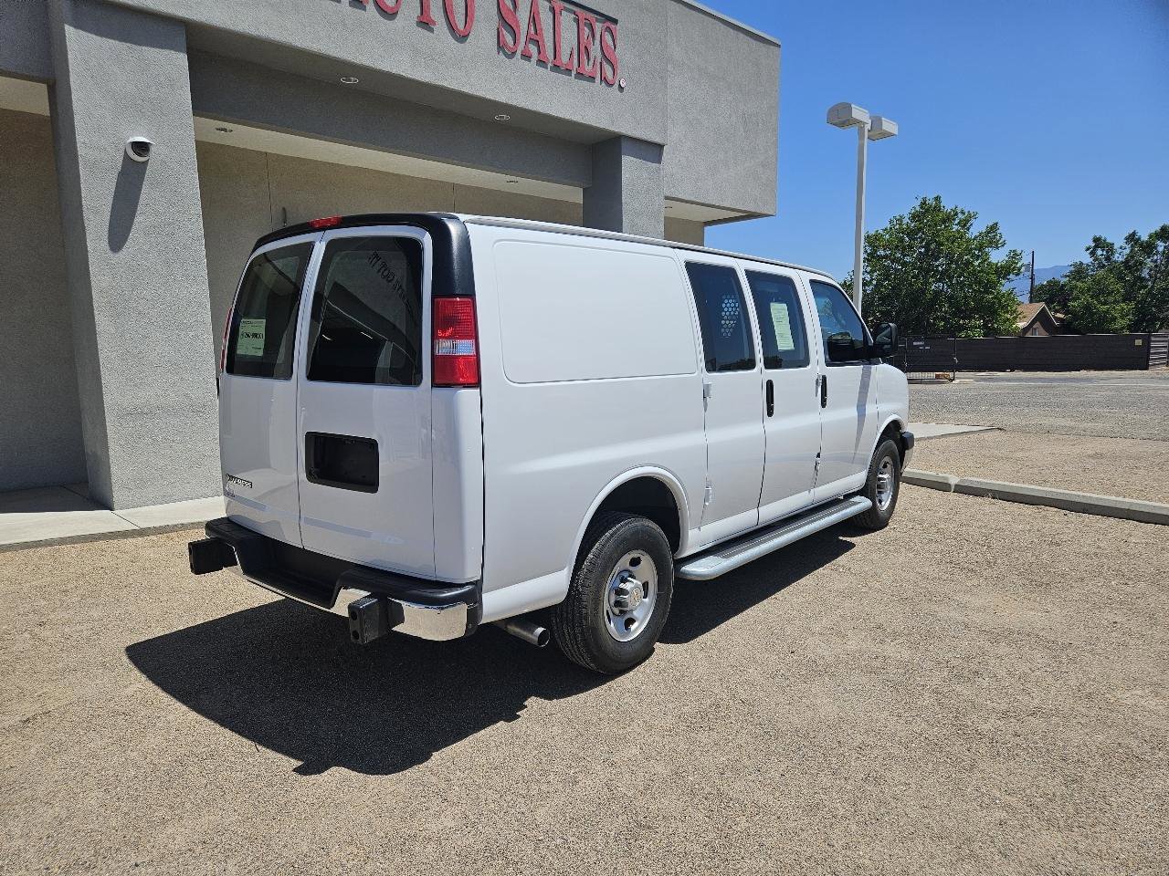 Used 2024 Chevrolet Express 2500 w/ Driver Convenience Package RWD image 9
