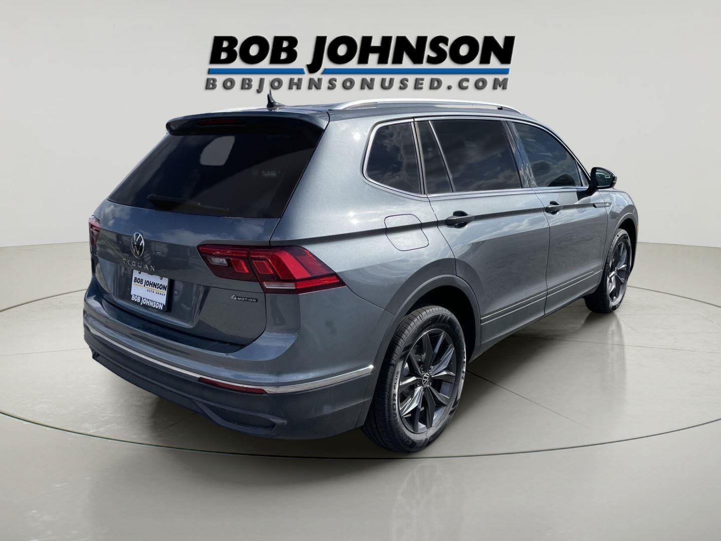 Used 2023 Volkswagen Tiguan SE AWD/4WD image 3