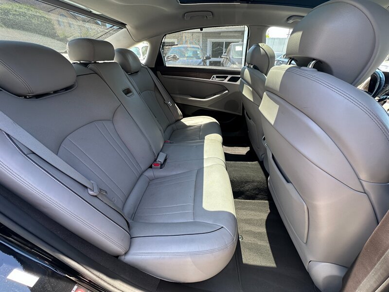 Used 2015 Hyundai Genesis 5.0 RWD image 17