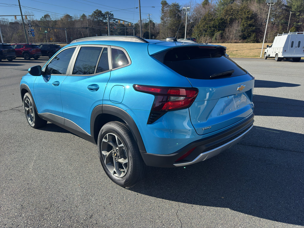 New 2026 Chevrolet Trax LT w/ Sunroof Package FWD image 4