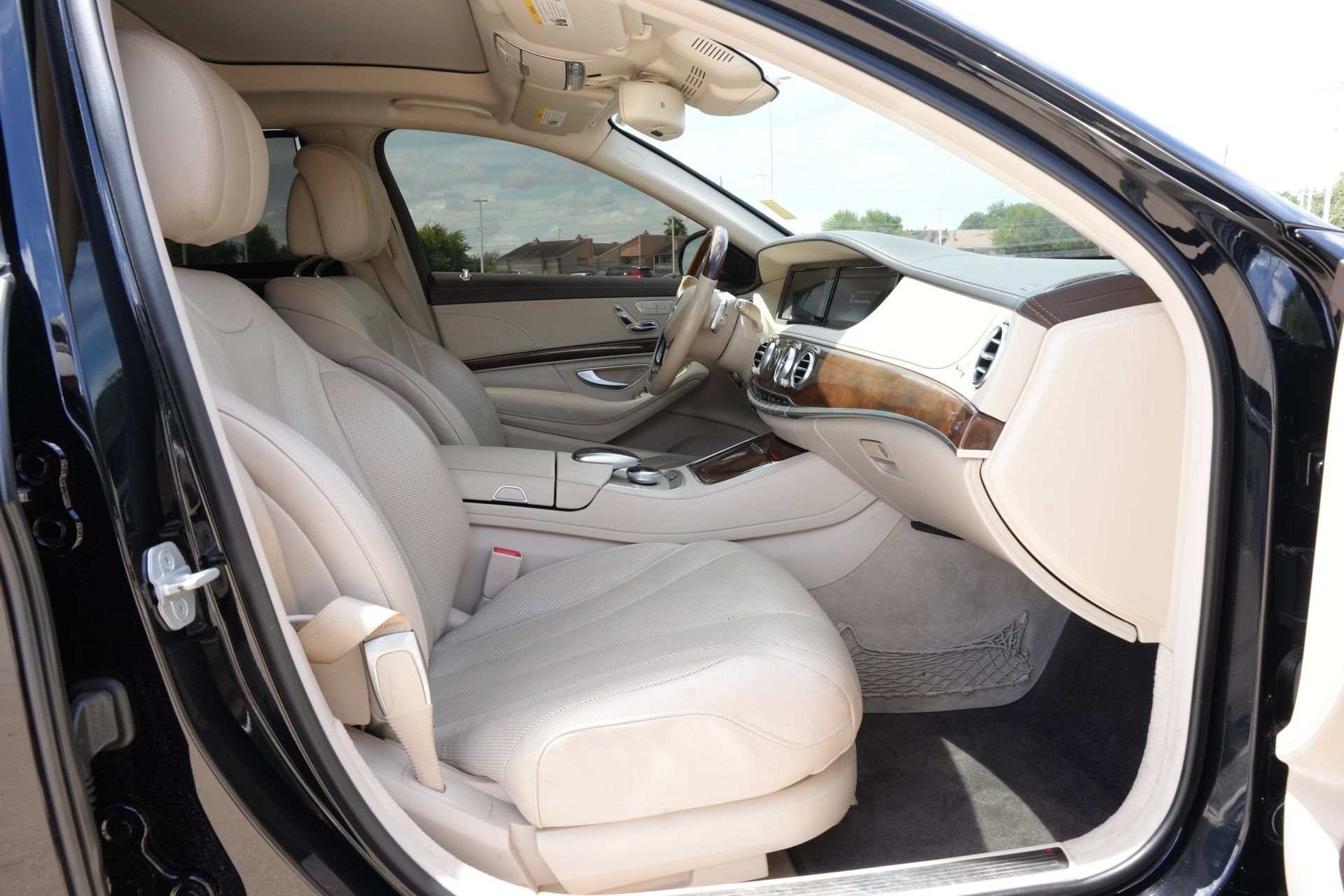 Used 2017 Mercedes-Benz S 550 Sedan image 24