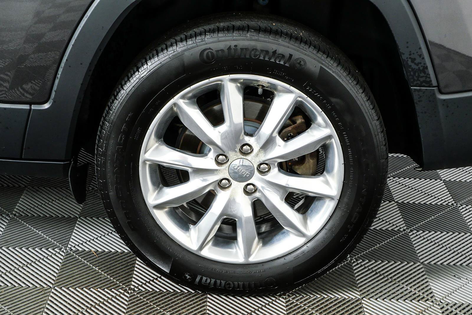 Used 2016 Jeep Cherokee Limited AWD/4WD image 36